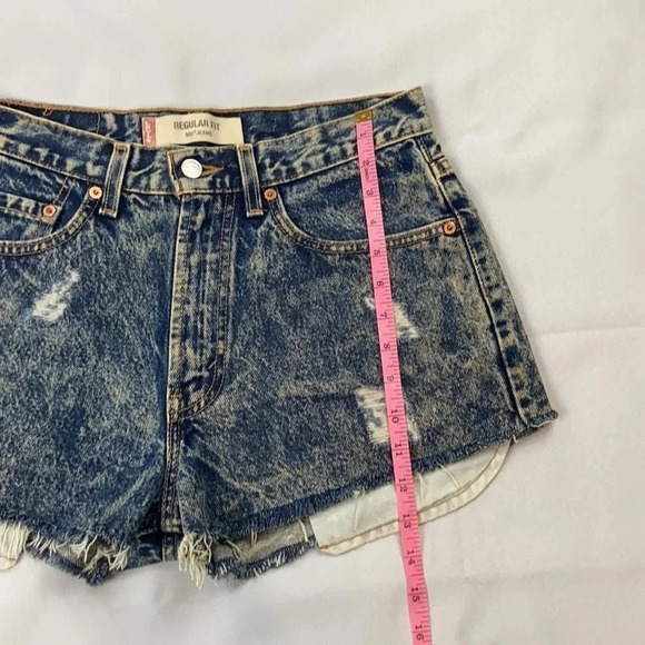 Levi’s 505 Women’s 31 Non Stretch Distressed Regular Fit Cut Off Denim Short - Picture 10 of 11